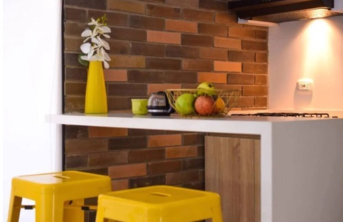 San Fernando House | Cali - Mantis Loft 401 Blue