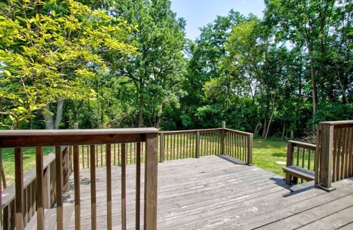 Salunga House | Calla Lily Farmhouse w/Creekview by Nook