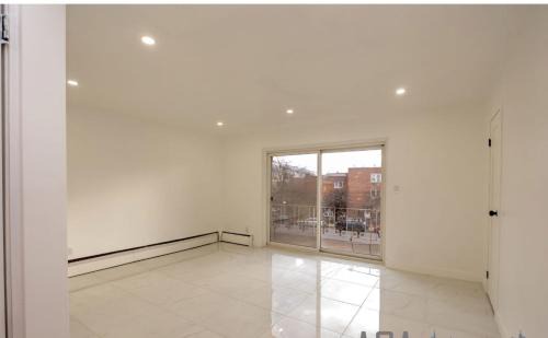 Canarsie House | Calm and collective