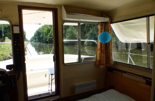 Luneau Boat Rental | Calm overnight aboard the JAVA boat, 30 minutes from PAL, disconnection guaranteed!