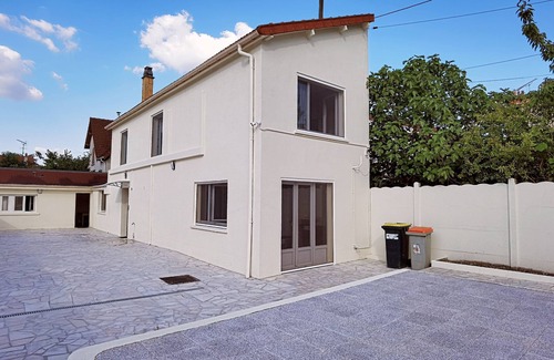 Villemomble Apartment | Calm Studio with AC/free charging parking（NO.4）