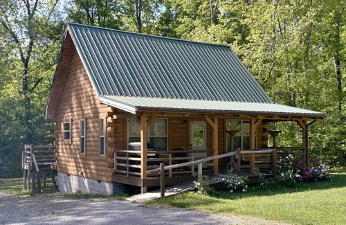 Monteagle Cabin | Calming Cabin: Peaceful | Country Chic | Hikes, Waterfalls, The Caverns Nearby