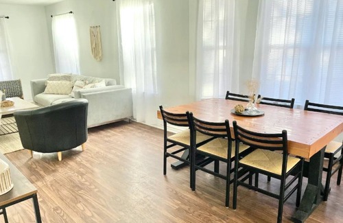 Central East Austin House | 🌱Calming Space | Trendy East ATX | Walk to Coffee
