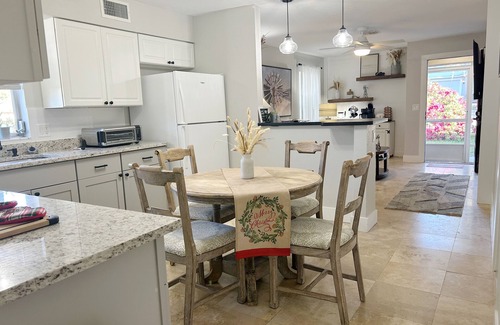 Olga Villa | Caloosahatchee Hideaway I, freshly updated, Family Friendly, Waterfront Home