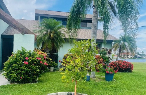 Fort Myers Shores House | Caloosahatchee River house with stunning water views, minutes to beaches.