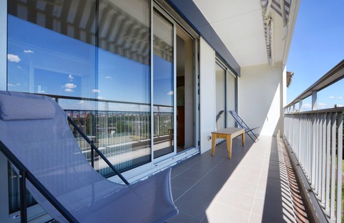 Montessuy Apartment | Caluire limit Lyon 6: 90 m², 2 bedrooms with stunning views, parking, swimming pool, tennis