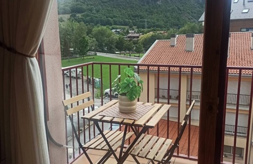 Buira Apartment | CAMBRA APARTAMENT, Dúplex acogedor en el coraón de El Pont de Suert