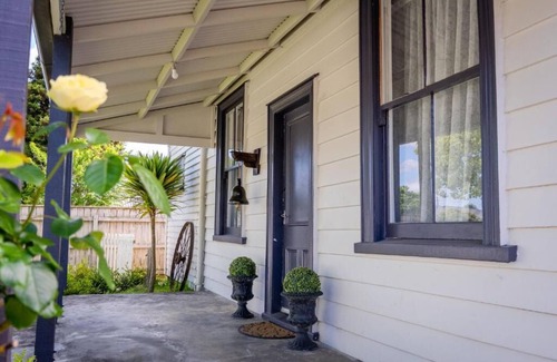 Rotoorangi Cottage | Cambridge Cottage