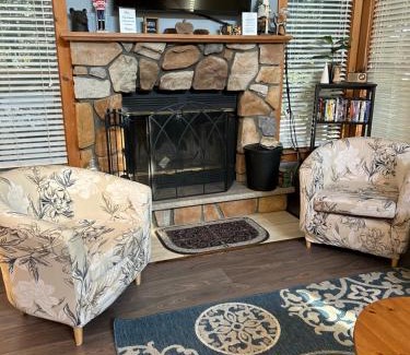 Tannersville House | Camelback Private Home located behind Waterpark & Ski Lift
