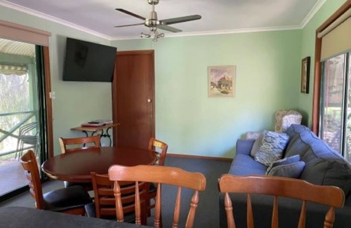 Bombowlee Cottage | Camelia Cottage - Tumut River