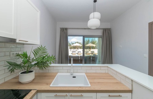 Psarou House | Camelia Luxury Suites - Private Pool & Jaccuzi