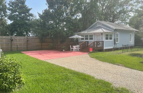 Monticello Cottage | Camellia Cottage - wheelchair friendly