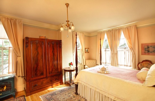 Healdsburg Bed & Breakfast | Camellia Inn