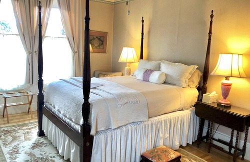 Healdsburg Bed & Breakfast | Camellia Inn