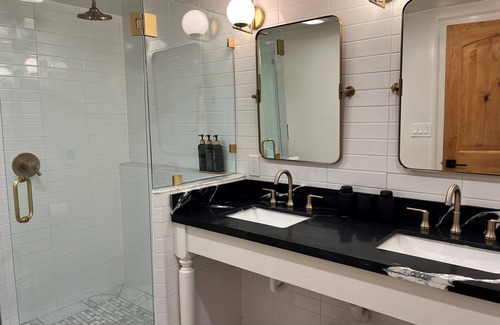 Healdsburg Bed & Breakfast | Camellia Inn