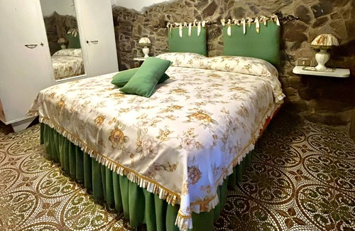 Fluminimaggiore Bed & Breakfast | Camera accogliente con tv 32 pollici aria condizionata bagno privato