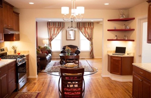Winchester House | Cameron Charmer pristine downtown apt with double master suites