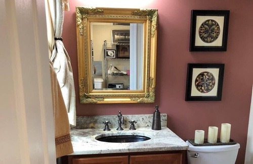 Winchester House | Cameron Charmer pristine downtown apt with double master suites