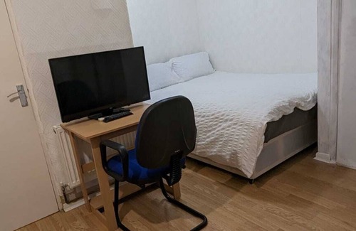 Chatham Apartment | Cameron close one bedroom apartment free parking free WiFi