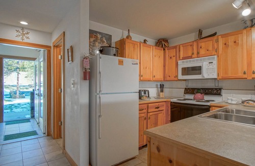 Snowshoe House | Camp 4 #2: 2 Bedrooms, 2.5 Baths: Slope Side, Gas Fireplace.