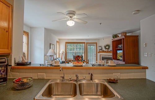 Snowshoe Condo | Camp 4 24: Slope Side, Cozy 2 BR with Shuttle Service