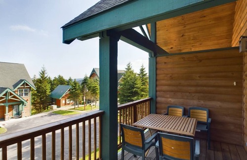 Snowshoe House | Camp 4 Ski-in-Ski-out Townhome with Ski Shuttle