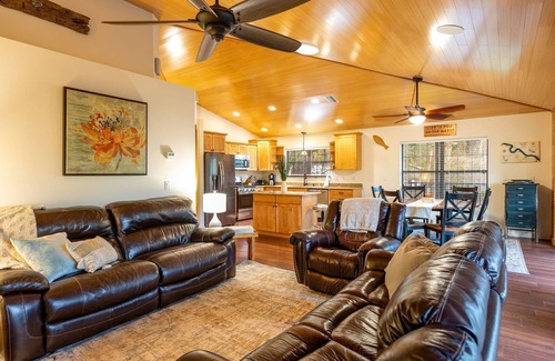 Branford Cabin | Camp Manatee - Riverfront Cabin, Stunning Views, Pet-Friendly, Hot tub + Kayaks!