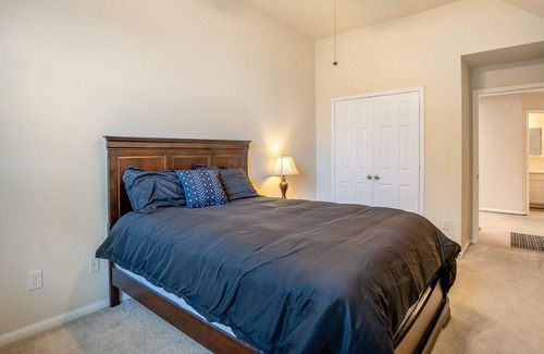 Houston House | Camp out in Htx. Sleeps 9, near - IAH & Spring