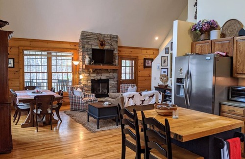 Deep Gap Cabin | Camp Sasquatch - Sleeps 8 - Pets Ok - Hike - Fish