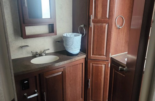 Jamestown RV Rental | Camper sleeps 4 Located at Lake Cumberland State Park Entrance. Boat Ramp 3min