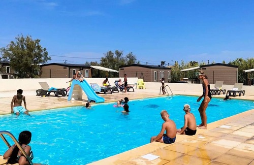 Saint-Mitre-les-Remparts House | Camping Félix de la bastide * - Mobile Home Arkansas. Comfort 4 room apartment for 8 people Air-conditioned