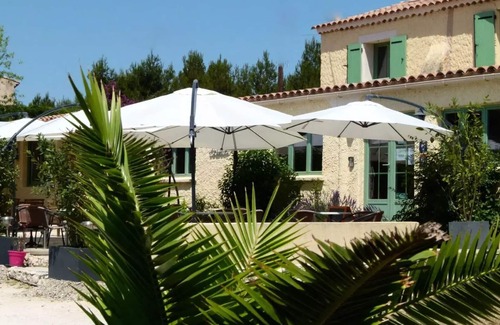Saint-Mitre-les-Remparts House | Camping Félix de la bastide * - Mobile Home Arkansas. Comfort 4 room apartment for 8 people Air-conditioned