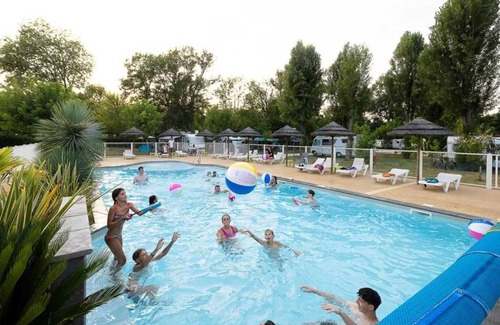 Montpon-Menesterol House | Camping 3 étoiles - Piscine - ccba0ah