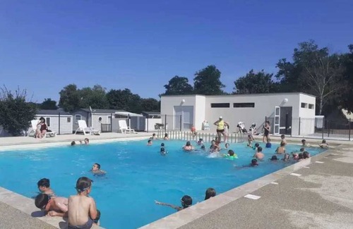 Argenton-Chateau House | Camping 3 étoiles - Piscine - ccbahi0