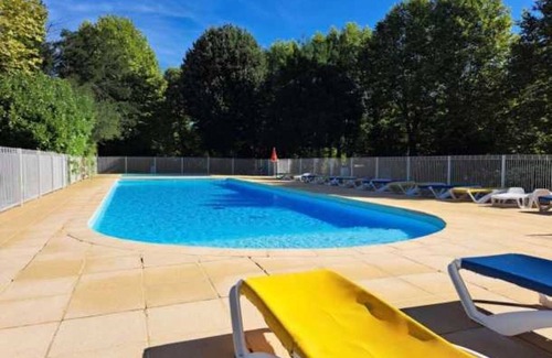 Saint-Cere House | Camping 3 étoiles - Piscine - eeebbi