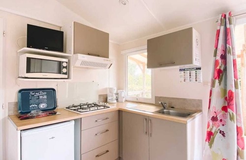 Surgeres House | Camping 3 étoiles - Piscine - ccbbbdi