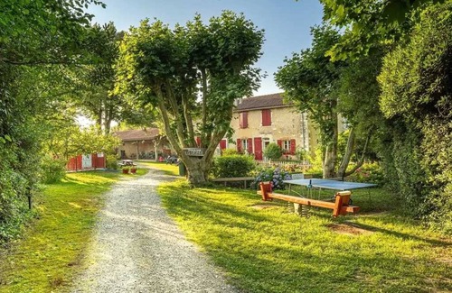 Urt House | Camping 3 étoiles - Piscine - ccaaffa