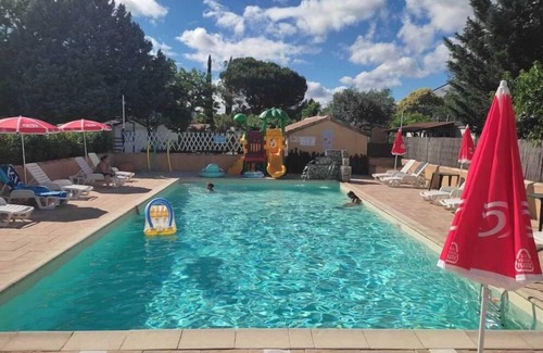 Massillargues-Attuech House | Camping 3 étoiles - Piscine - eebic0