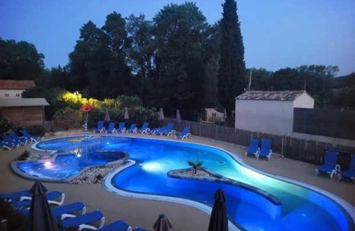Roquebrune-sur-Argens House | Camping 3 étoiles - Piscine - eeebcg