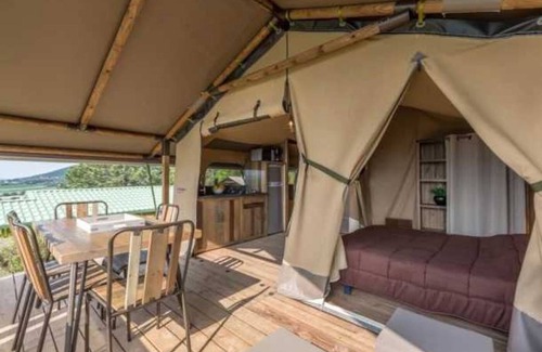 Roquebrune-sur-Argens House | Camping 3 étoiles - Piscine - eeebcg
