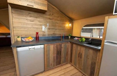 Roquebrune-sur-Argens House | Camping 3 étoiles - Piscine - eeebch