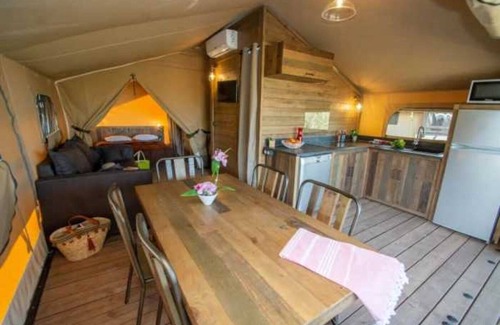 Roquebrune-sur-Argens House | Camping 3 étoiles - Piscine - eeebch