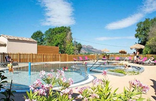 Roquebrune-sur-Argens House | Camping 3 étoiles - Piscine - eeebch