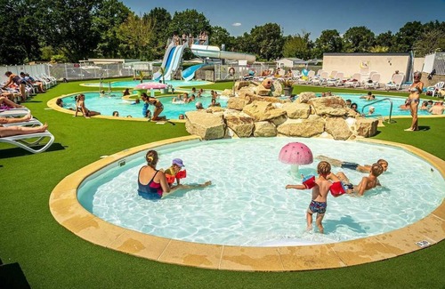 Ambon House | Camping 4 étoiles - Parc aquatique - eeiagf