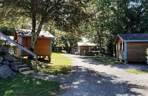 Navarrenx Ski Chalet | Camping Beau Rivage * - Chalet Malin 13m2 - 1 bedroom with toilet- shower to the sanitary of the campsite - 4 people