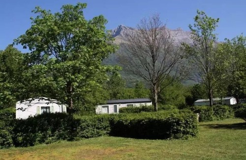 Saint-Pierre-d'Albigny Ski Chalet | Camping du Lac de Carouge * - Chalet Couples + 1 young child/PMR - 1 Bedroom - 2018 20 m2 2 to 3 people - 2 pers. included in the tariff