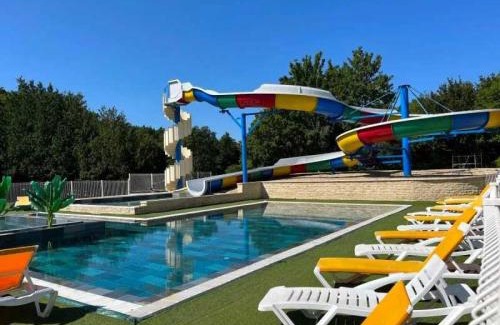 Saint-Mande-sur-Bredoire Other | Camping 3 étoiles - Parc aquatique - efcafh