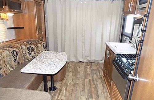Graham House | Camping in Nature with modern Amenities
