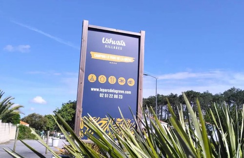 L'Aiguillon-sur-Vie House | Camping Ushuaïa Le Parc de La Grève * - Mobil Home Amour Blanc 3 Rooms 4 People + TV
