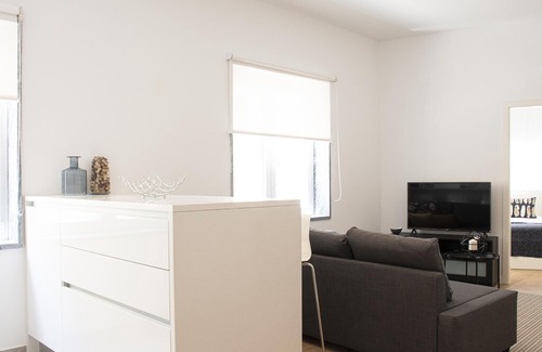 Santa Isabel Apartment | Campo de Ourique Modern Bright Apt with AC